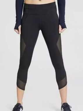 Athleta Mesh Aura Sonar Capri Leggings